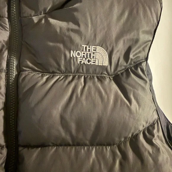 The North Face Charcoal Quilted 550 Vest - Picture 6 of 8
